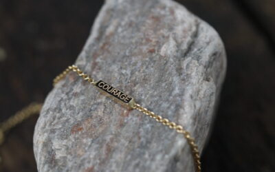 💛 LOVE, HOPE & COURAGE – Et armbånd med energi og betydning